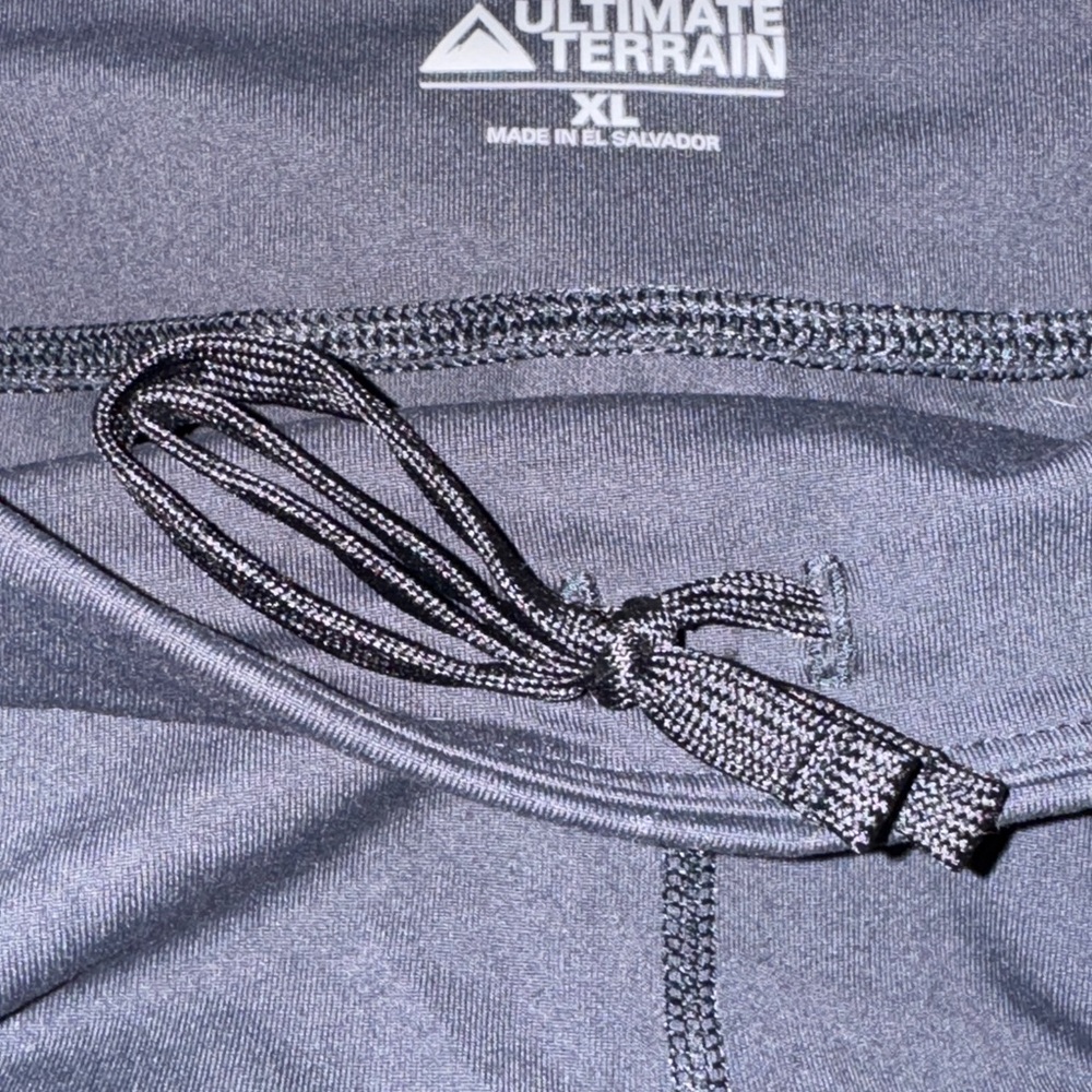 Ultimate Terrain Black Leggings size XL with side pockets Stretchy Athleisure - Picture 5 of 8